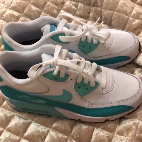 Meet your Posher, Renee - Picture 3 of 4